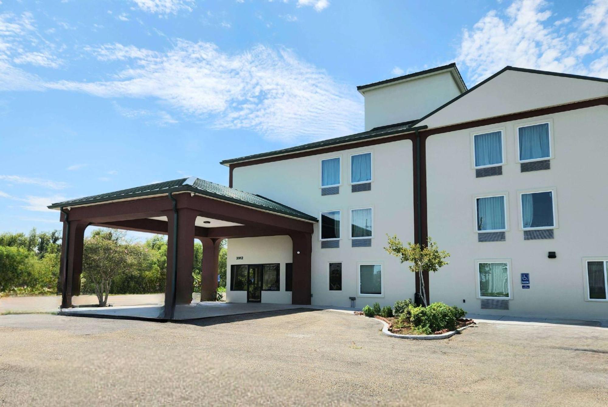 Days Inn By Wyndham Laplace- New Orleans Exterior foto